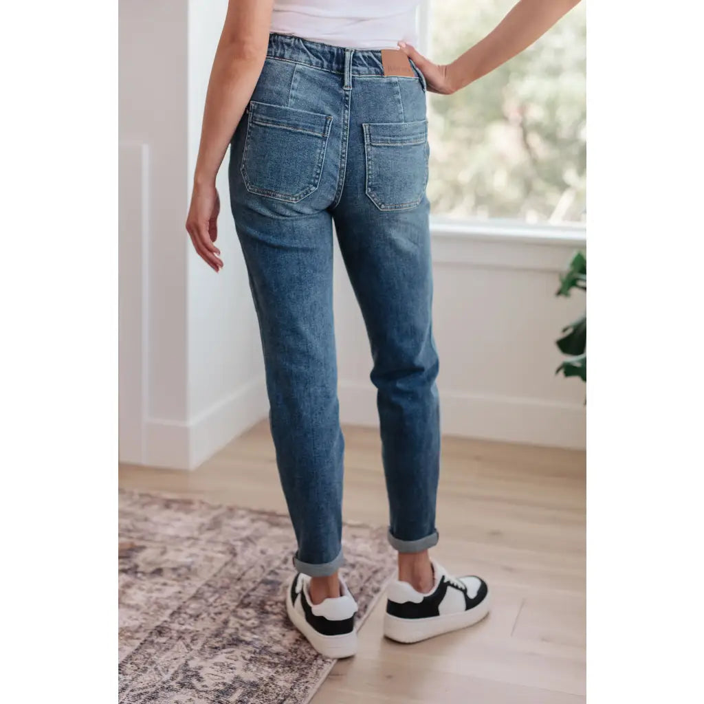 Experience the perfect fit and style in our Payton Pull On Denim Joggers from Judy Blue! Made with a high rise zero