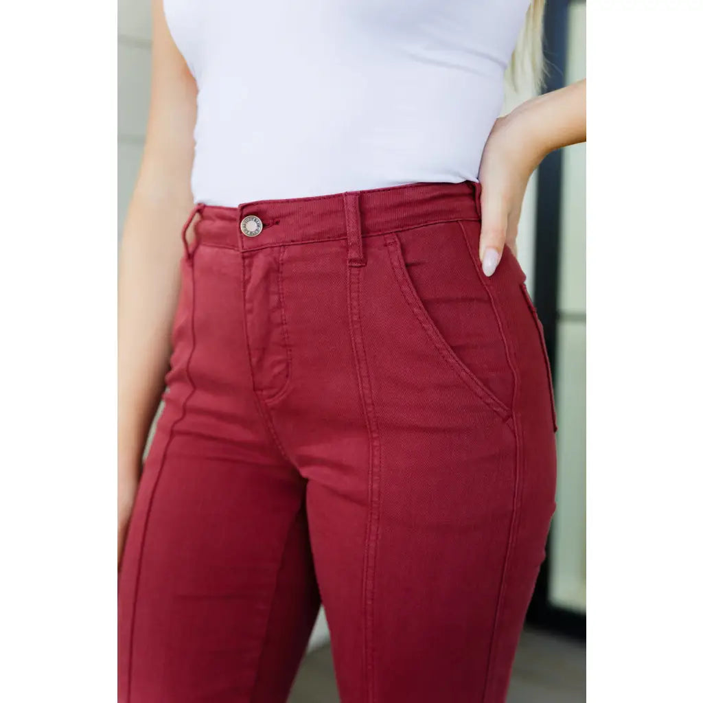 Introducing our Phoebe High Rise Judy Blue Burgundy Jeans! Designed with a flattering center front seam and comfortable