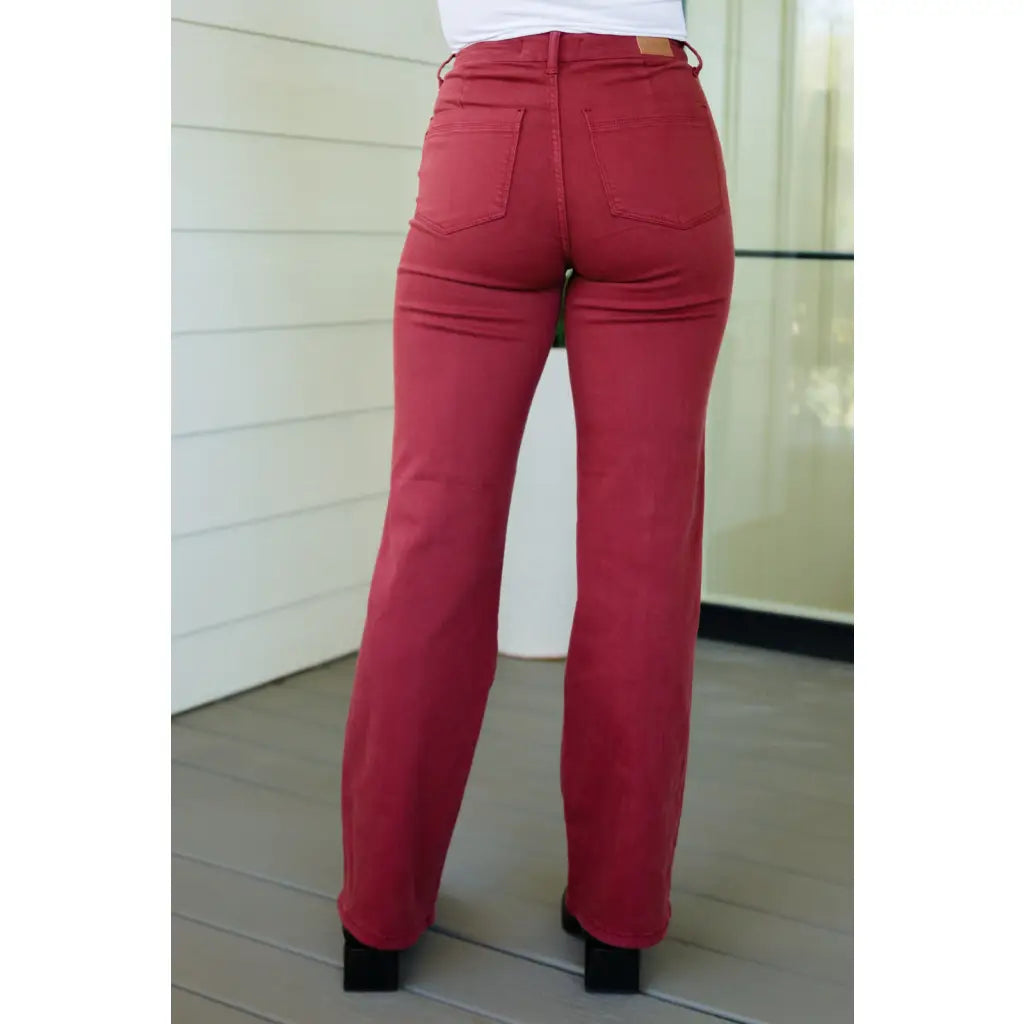 Introducing our Phoebe High Rise Judy Blue Burgundy Jeans! Designed with a flattering center front seam and comfortable