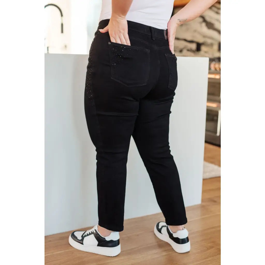 Unlock your unique style with our Reese Rhinestone Judy Blue Jeans in Black! Their high-rise slim fit and 4-way stretch