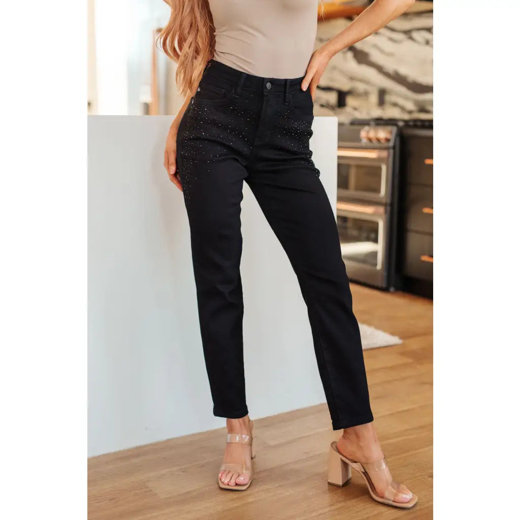 Unlock your unique style with our Reese Rhinestone Judy Blue Jeans in Black! Their high-rise slim fit and 4-way stretch