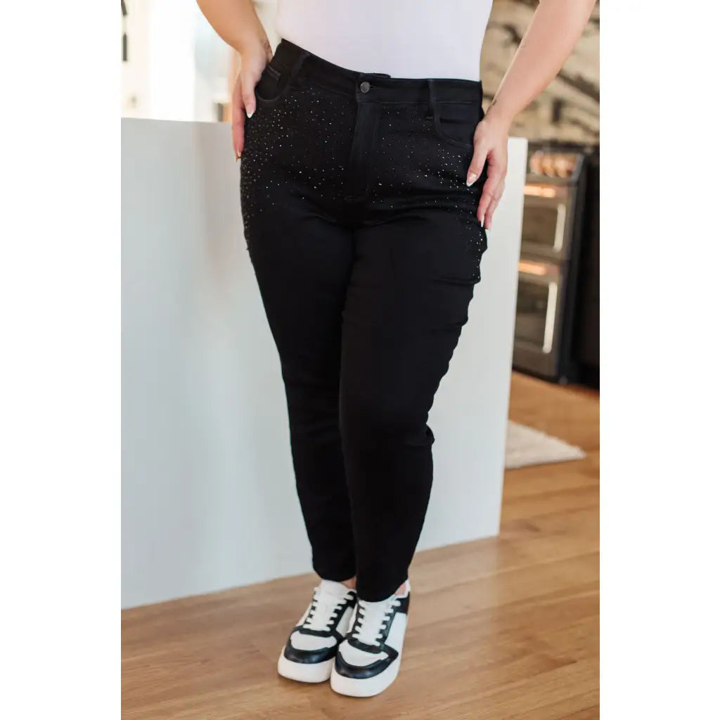 Unlock your unique style with our Reese Rhinestone Judy Blue Jeans in Black! Their high-rise slim fit and 4-way stretch
