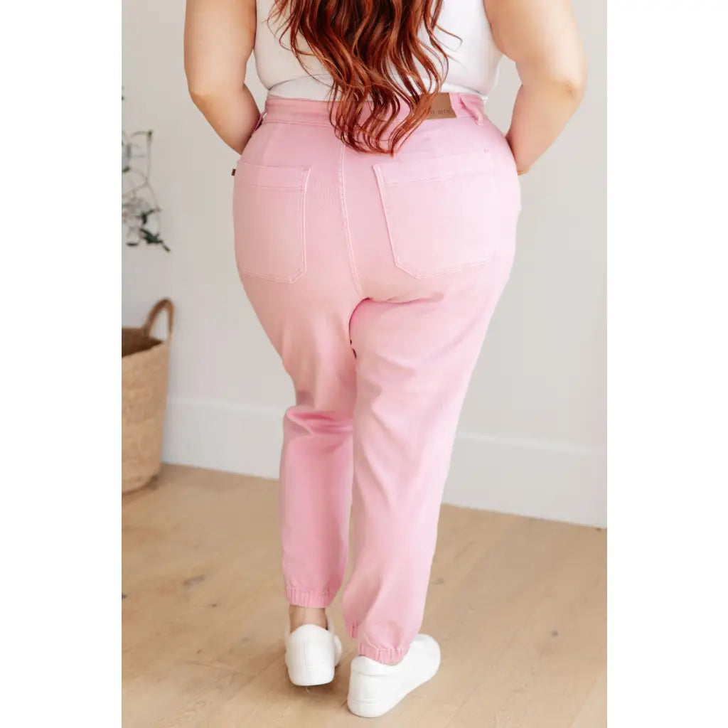 Slip into chic comfort with the Pretty in Pink Denim Joggers by Judy Blue. Boutique glam meets playful vibes — curvy