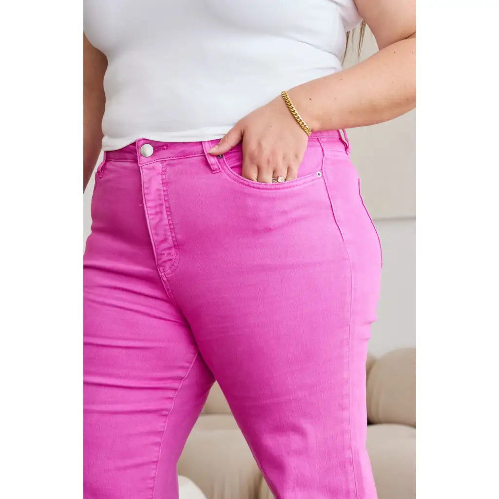 Our RFM Dylan Tummy Control Cropped Jeans high-waisted jeans give you tummy control to help rock your perfect shape!