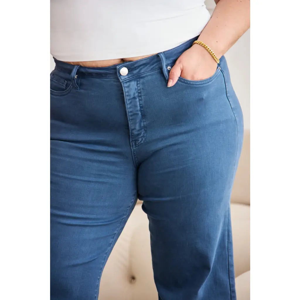 Introducing our new RFM Tummy Control Cropped Chloe Jeans in Blue Slate! These stylish jeans feature a high waist