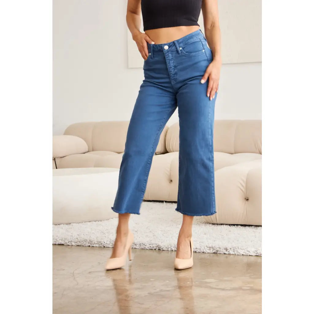 Introducing our new RFM Tummy Control Cropped Chloe Jeans in Blue Slate! These stylish jeans feature a high waist