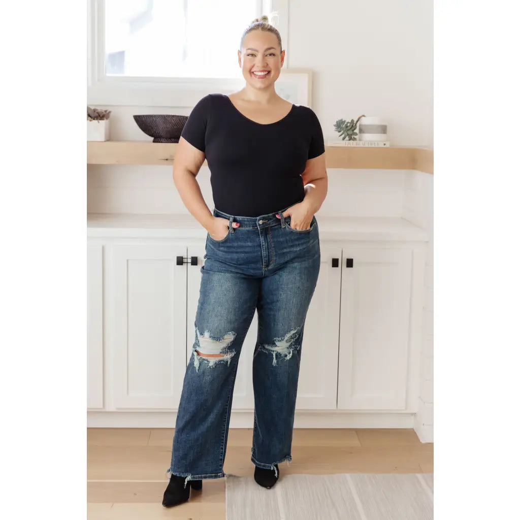 Your best outfits start with our Rose High Rise 90’s Straight Judy Blue Jeans! Featuring a gorgeous dark wash high rise