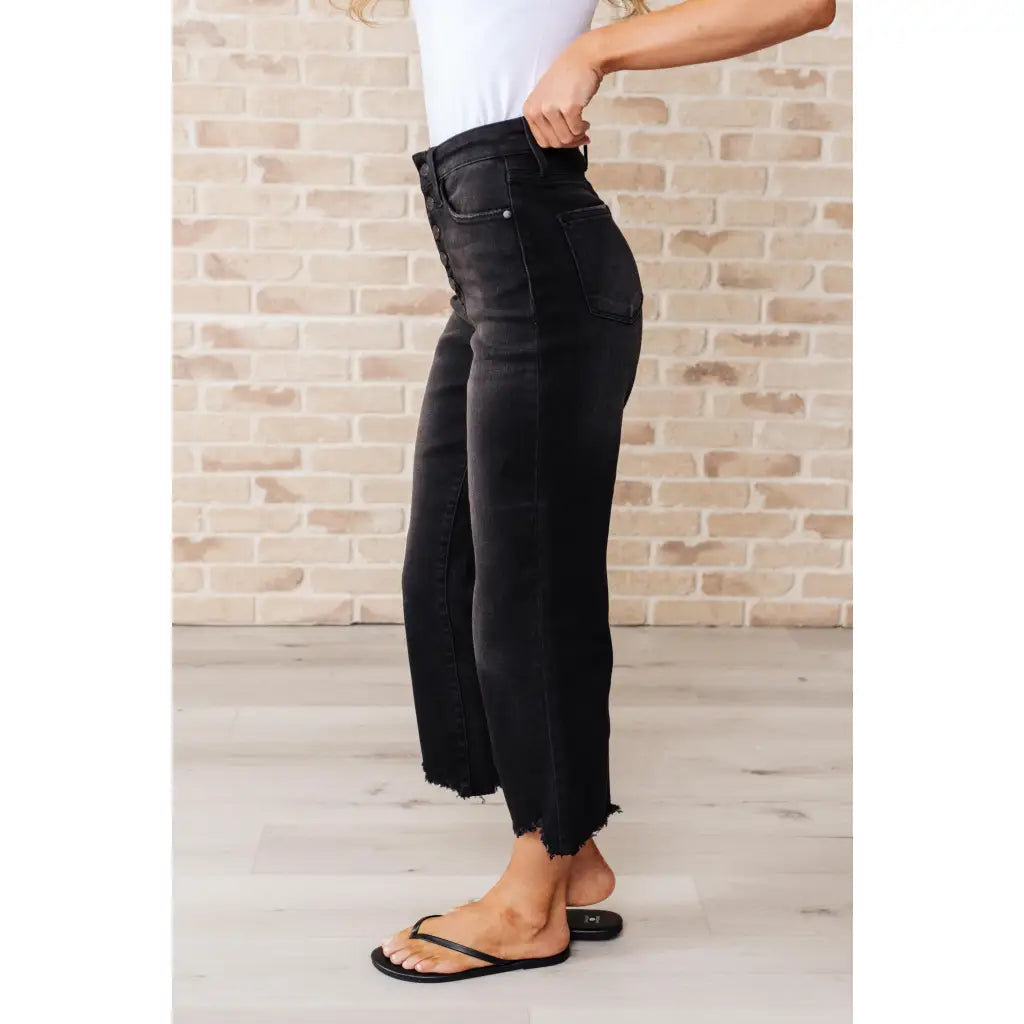 Get ready to rock stylishly with our Ryan Wide Leg Crop Judy Blue Jeans in Black! The stretchy denim features