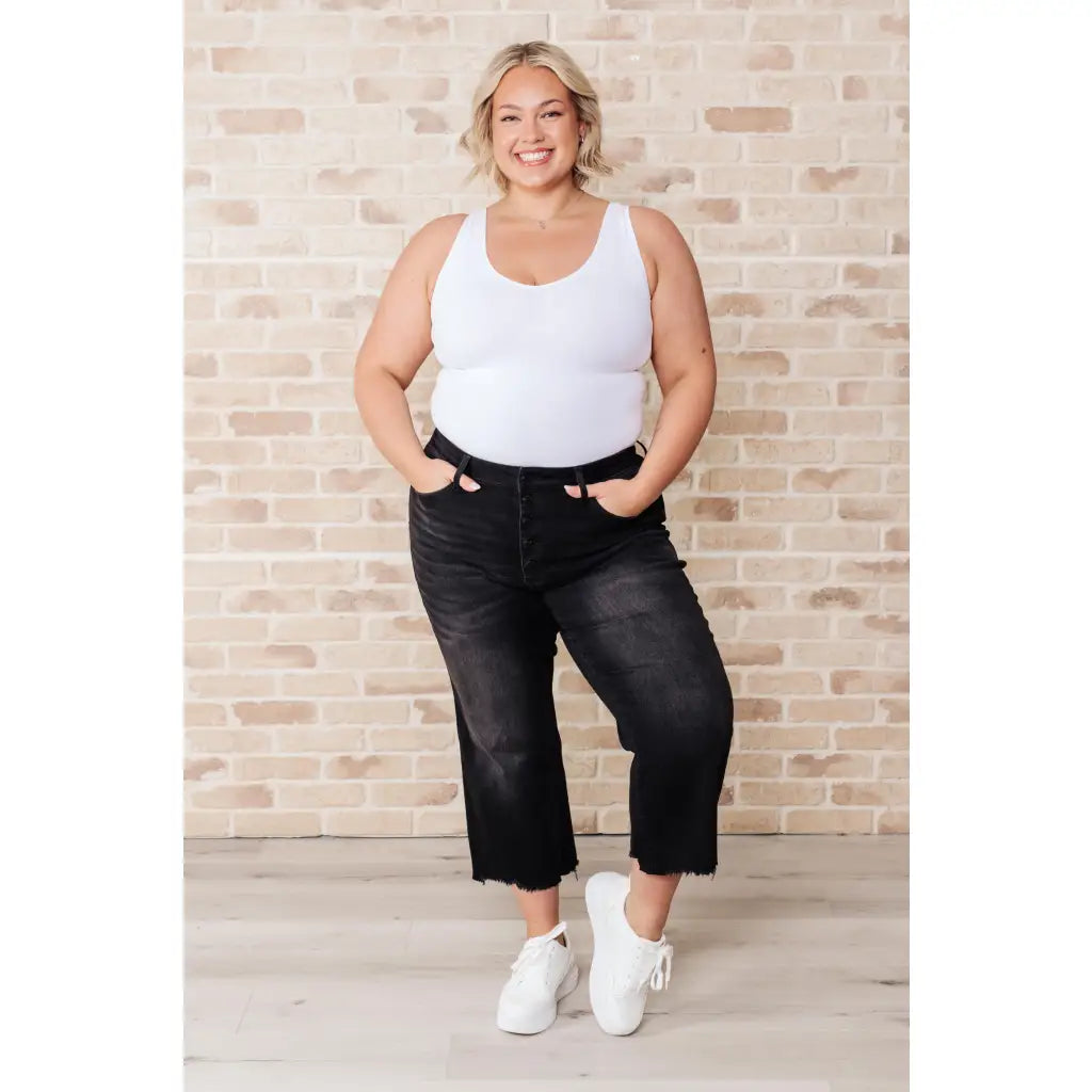 Get ready to rock stylishly with our Ryan Wide Leg Crop Judy Blue Jeans in Black! The stretchy denim features