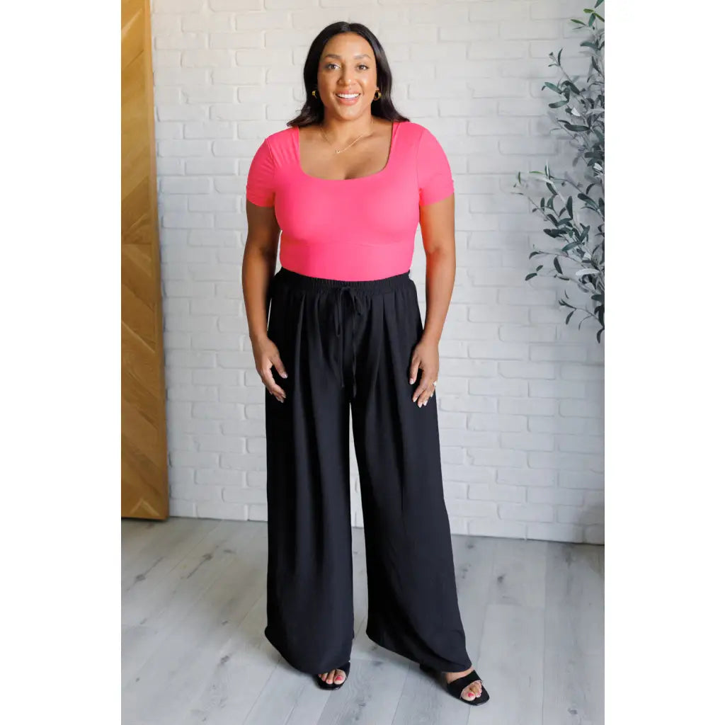 Our gorgeous black Send it On Wide Leg Pants feature a crinkle woven fabric cased elastic waistband functional