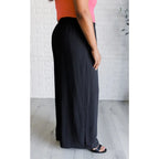 Our gorgeous black Send it On Wide Leg Pants feature a crinkle woven fabric cased elastic waistband functional