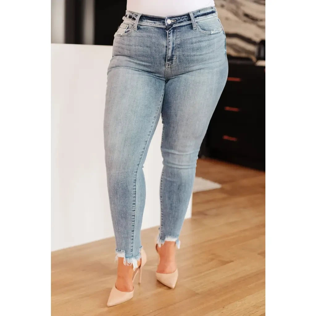 The Sherry Mid Rise Release Waistband Detail Skinny from Judy Blue are perfect for every closet. Featuring a medium