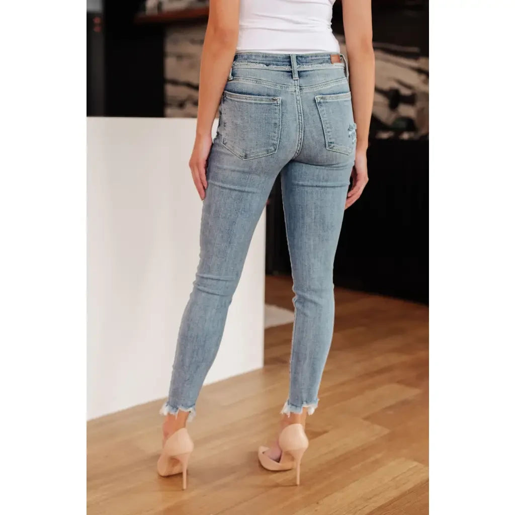 The Sherry Mid Rise Release Waistband Detail Skinny from Judy Blue are perfect for every closet. Featuring a medium