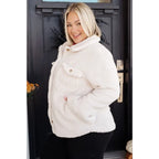 Stay warm in the Shrouded Sherpa Coat! A heavyweight fleece coat with an oversized fit plus it’s available sizes S-3XL.