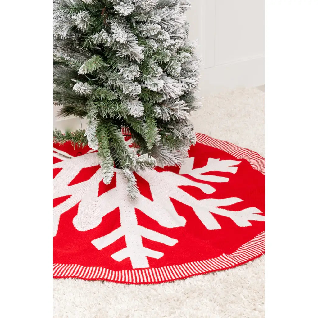 Your Christmas tree isn’t complete until you add this cute Snowflake Knit Tree Skirt! Constructed with a stretchy knit
