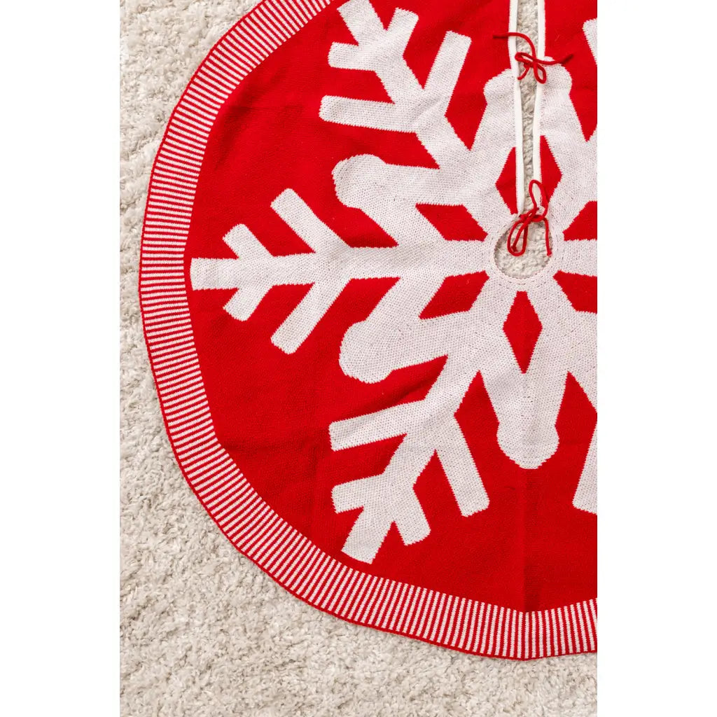 Your Christmas tree isn’t complete until you add this cute Snowflake Knit Tree Skirt! Constructed with a stretchy knit