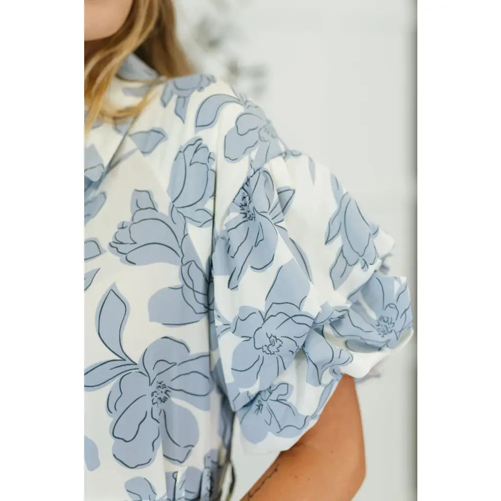 Southern-inspired plus size floral shirt dress in a belted button-down maxi style. A boho balloon sleeve look perfect