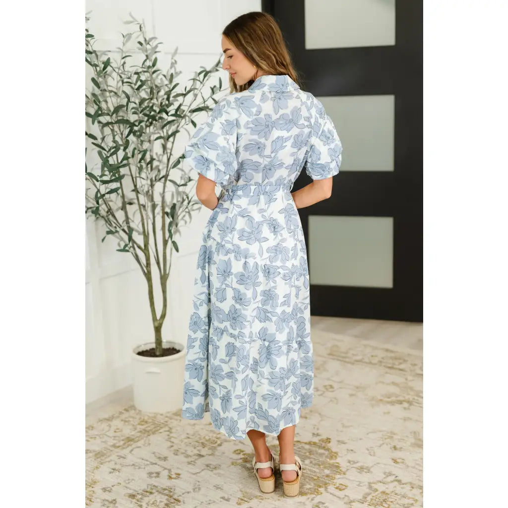 Southern-inspired plus size floral shirt dress in a belted button-down maxi style. A boho balloon sleeve look perfect