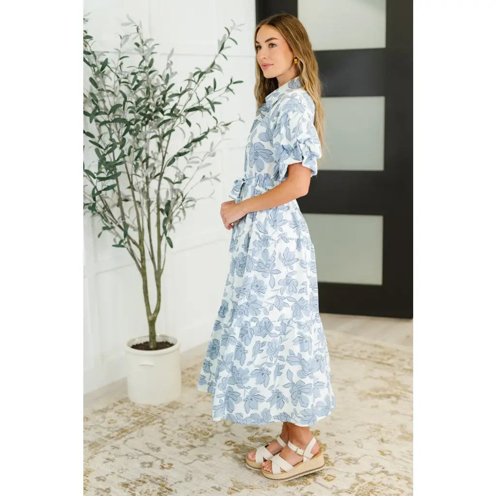 Southern-inspired plus size floral shirt dress in a belted button-down maxi style. A boho balloon sleeve look perfect
