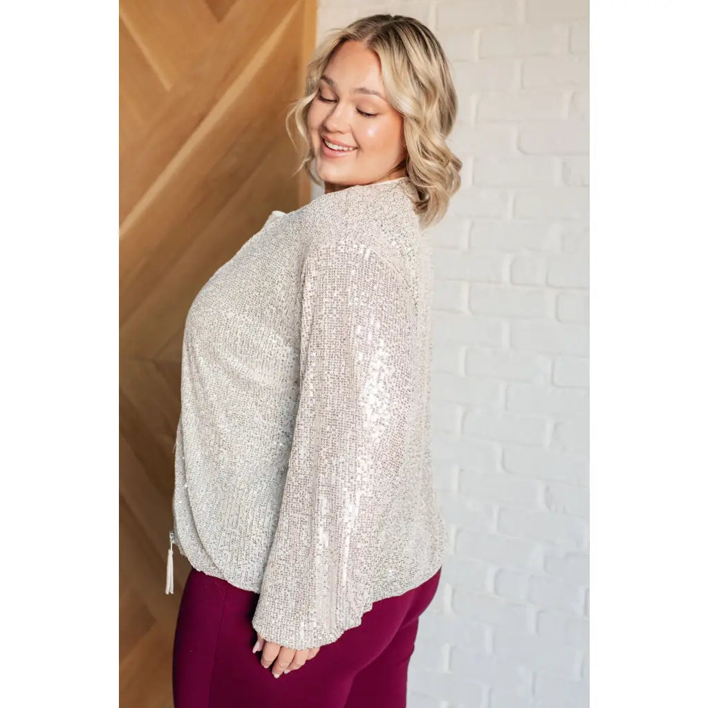 Shimmer in the Sweet Roo Sparkle Sequin Jacket with our plus size friendly glam. Full zip balloon sleeves fully lined