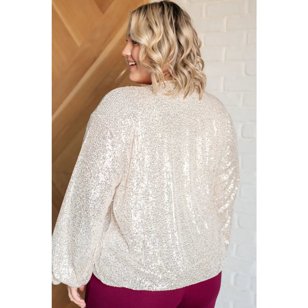 Shimmer in the Sweet Roo Sparkle Sequin Jacket with our plus size friendly glam. Full zip balloon sleeves fully lined