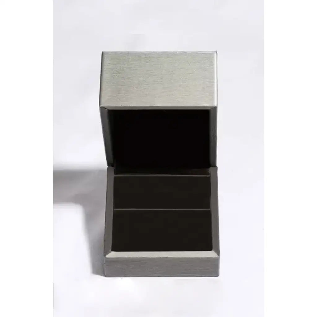 Our gorgeous turquoise 925 Sterling Silver Ring is sure to be your new favorite find! Includes a gift box.