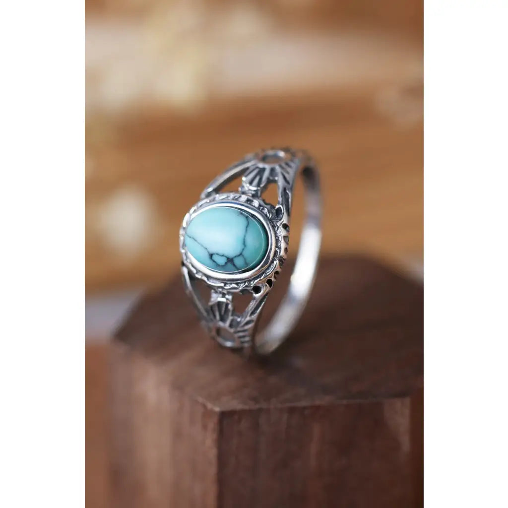 Our gorgeous turquoise 925 Sterling Silver Ring is sure to be your new favorite find! Includes a gift box.