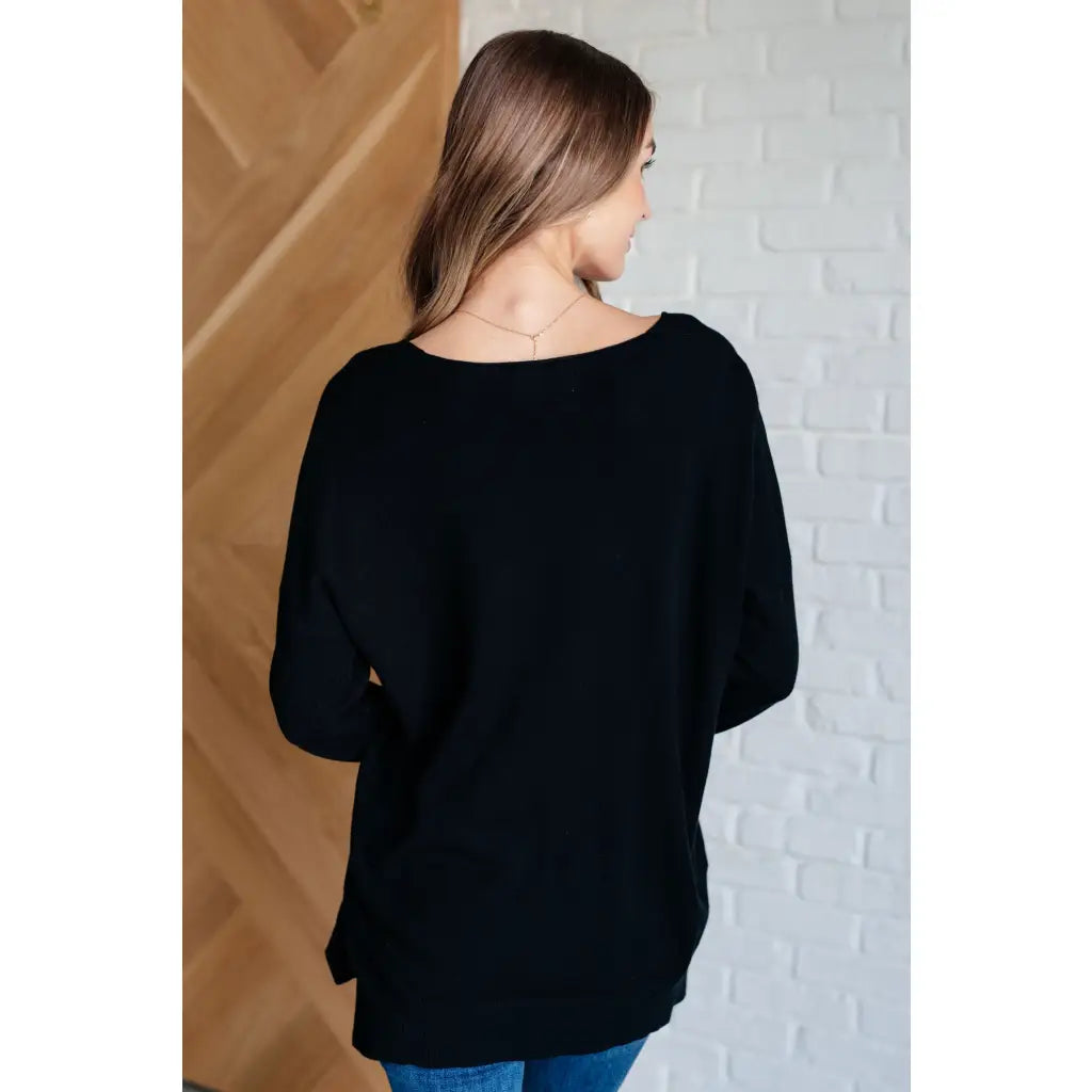 Our V-Neck Front Seam Sweater in black add a stylish touch to your closet! The dropped shoulder and relaxed fit