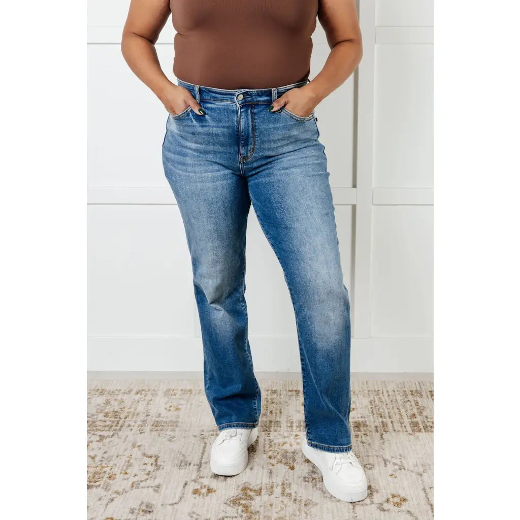 Stay warm and stylish with our Vintage Wash Thermal Straight Judy Blue Jeans. These high rise jeans feature a brushed