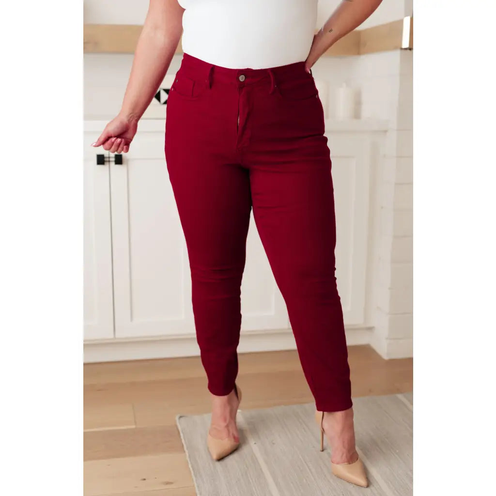 Our new Wanda Control Top Judy Blue Skinny Jeans in Scarlet are a solid bet for flattering and confident fit! Crafted