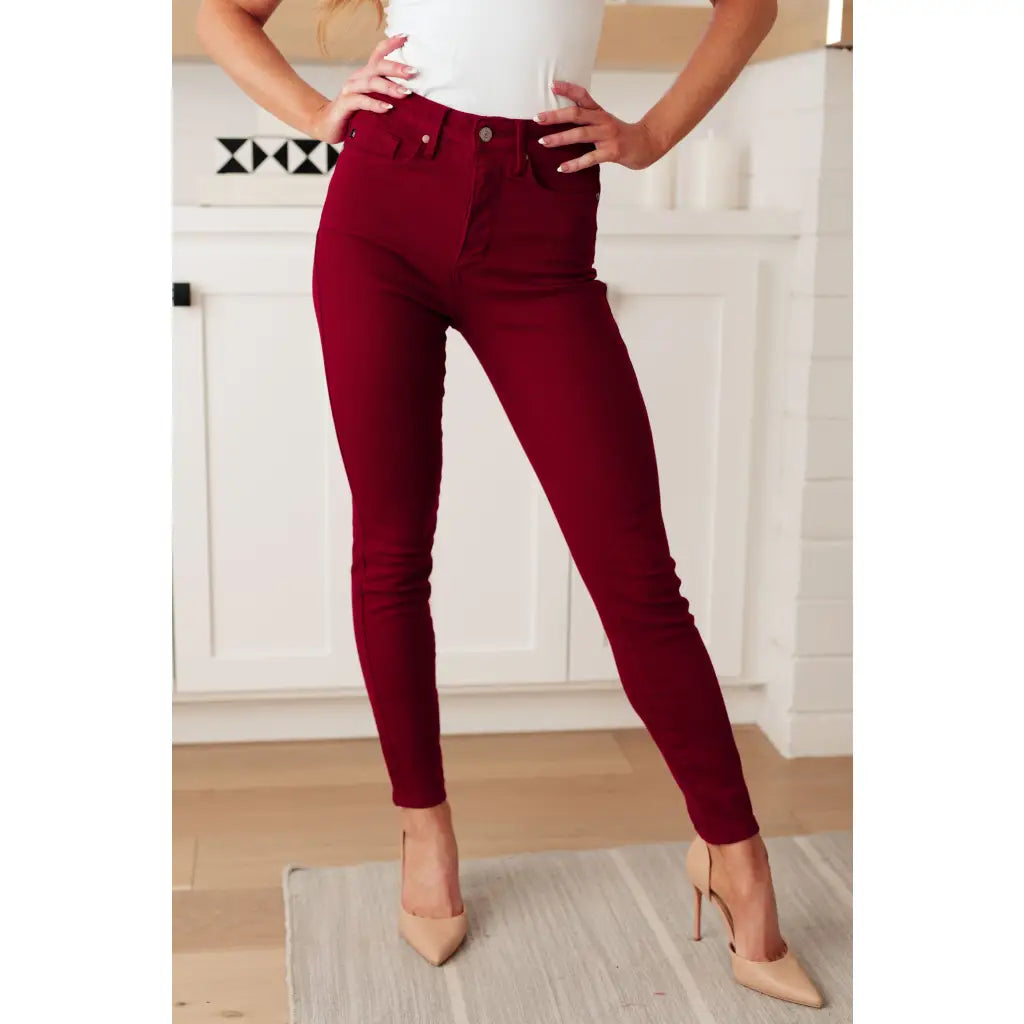 Our new Wanda Control Top Judy Blue Skinny Jeans in Scarlet are a solid bet for flattering and confident fit! Crafted