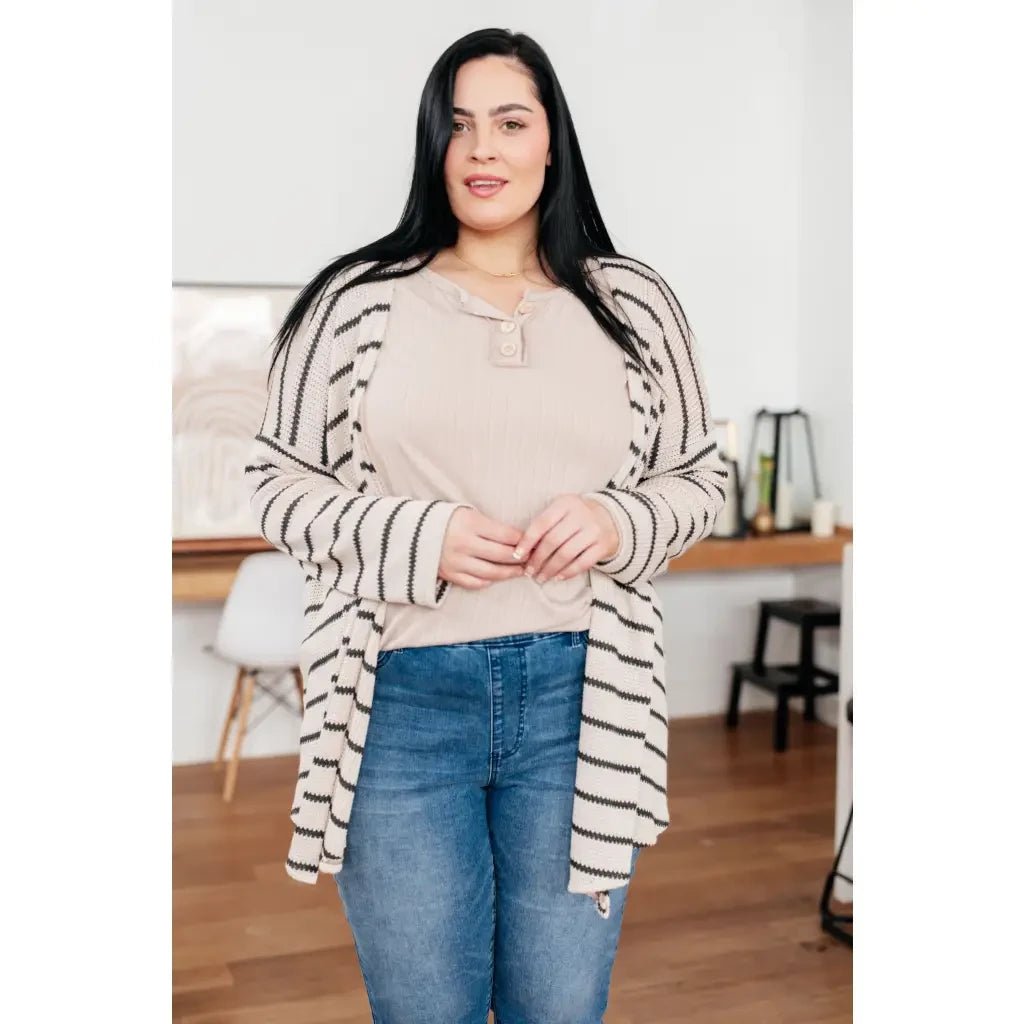 Get ready for a weekend of cozy adventures in our Weekend Adventure Striped Longline Cardigan. Made with soft sweater
