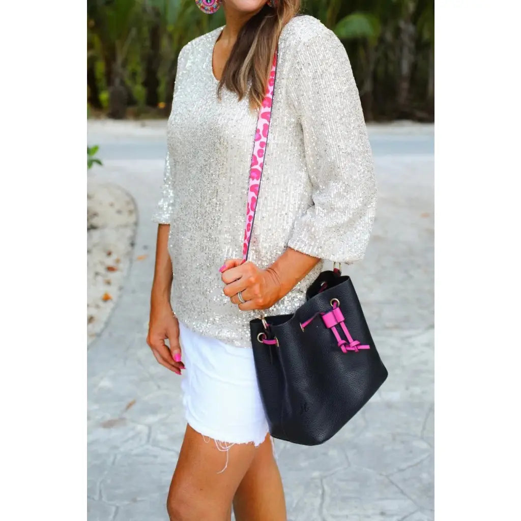This black & pink leopard faux leather bucket handbag is to die for! It’s the perfect size and will make a great gift!