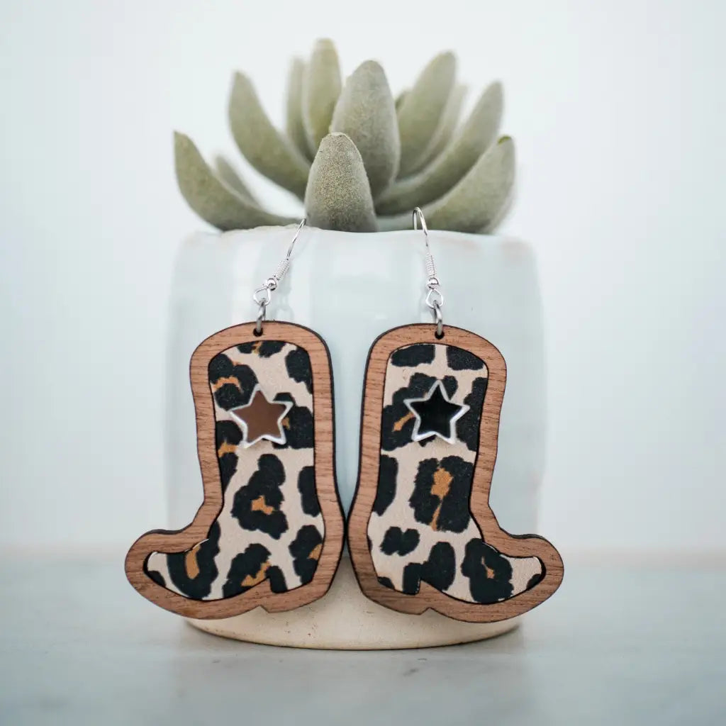 2 inch length Features 3 dimensional star detail Great for sensitive ears Material: Sapele Glitter Acrylic or Patterned