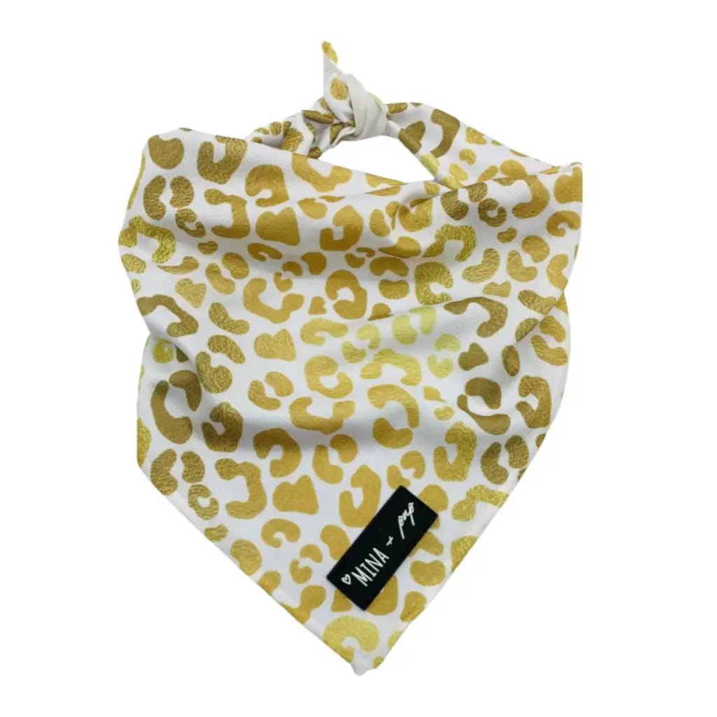Style your pet with glamour galore in this stunning golden and white ombre cheetah print. Made of lightweight